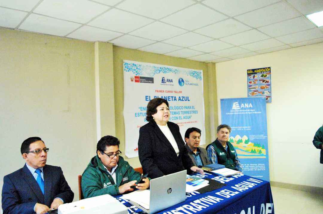 DOCENTES DE LA UGEL HUARI PARTICIPAN EN TALLER “PLANETA AZUL”