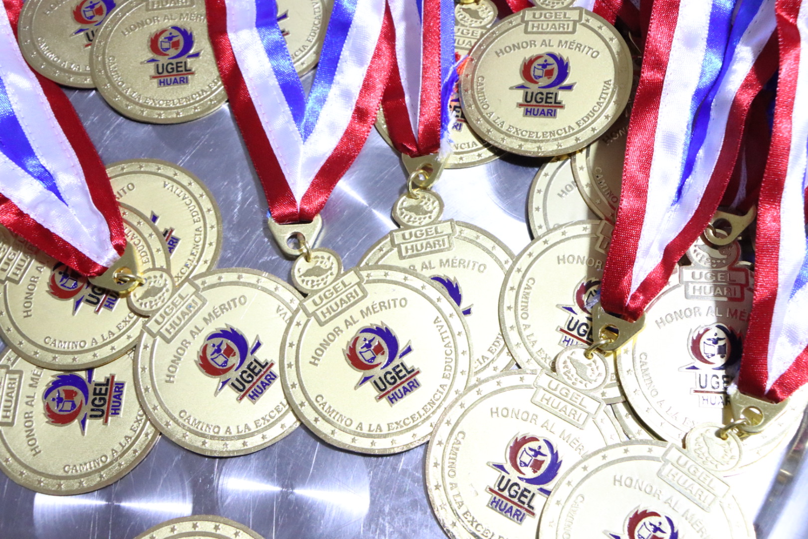 Ceremonia de Reconocimiento y entrega de Resoluciones a los Docentes Nombrados en la UGEL Huari Ceremonia de Reconocimiento y entrega de Resoluciones a los Docentes Nombrados en la UGEL Huari