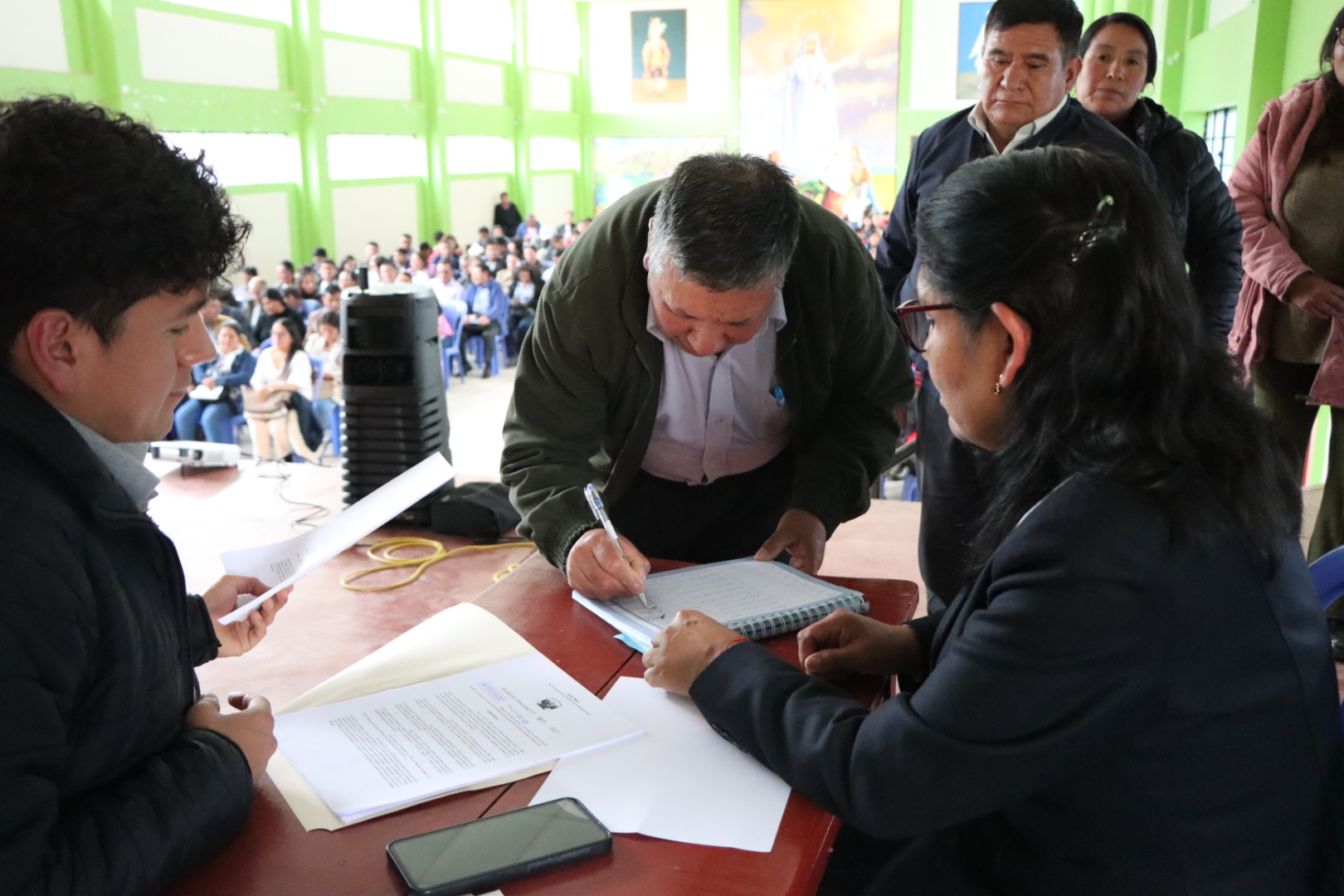 Entrega de resoluciones a los docentes que asumirán la Encargatura por función en las II.EE de la UGEL Huari Entrega de resoluciones a los docentes que asumirán la Encargatura por función en las II.EE de la UGEL Huari